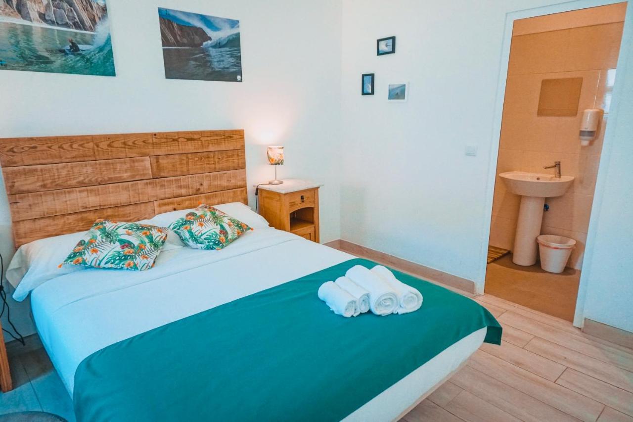 Oasis Backpackers Hostel Sintra Surf Коларес Екстериор снимка